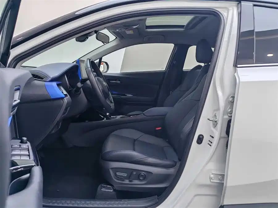 Toyota C-HR - фото 8