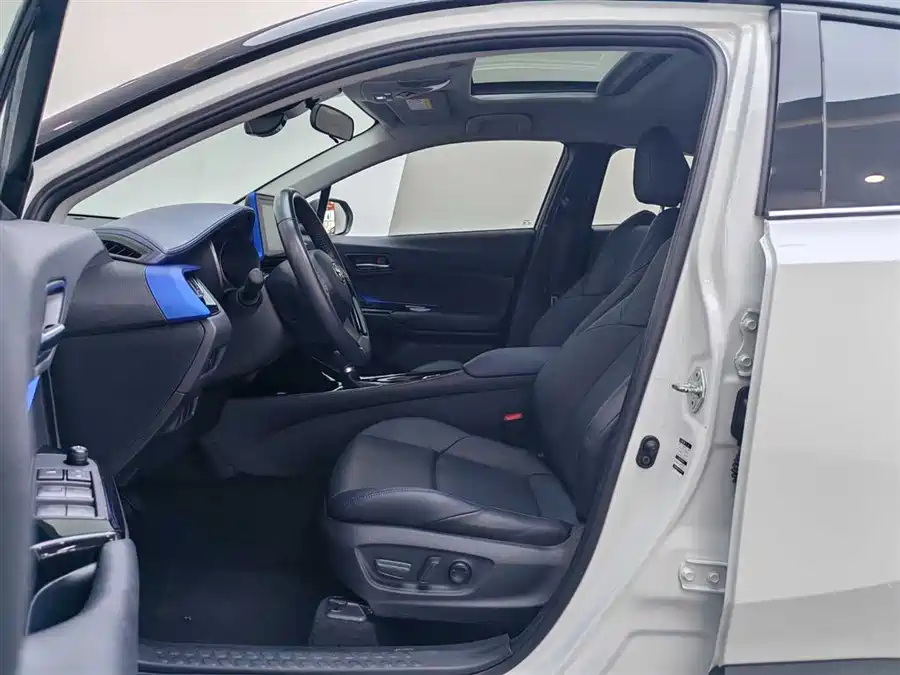 Toyota C-HR - фото 8