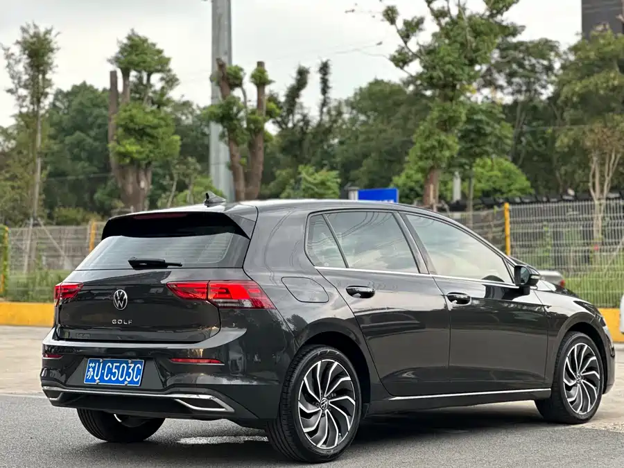 Volkswagen Golf - фото 6